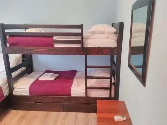 Dört Kişilik Oda, Bahçe Manzaralı