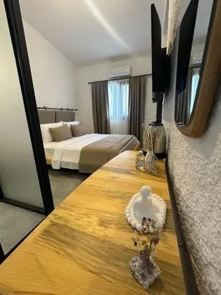 Romantik Oda, Avlu Manzaralı