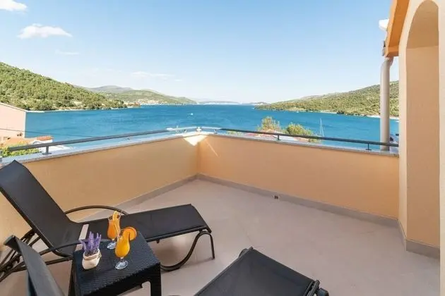 Apart Daire (Lux 2 - heated pool - A3(4+2))