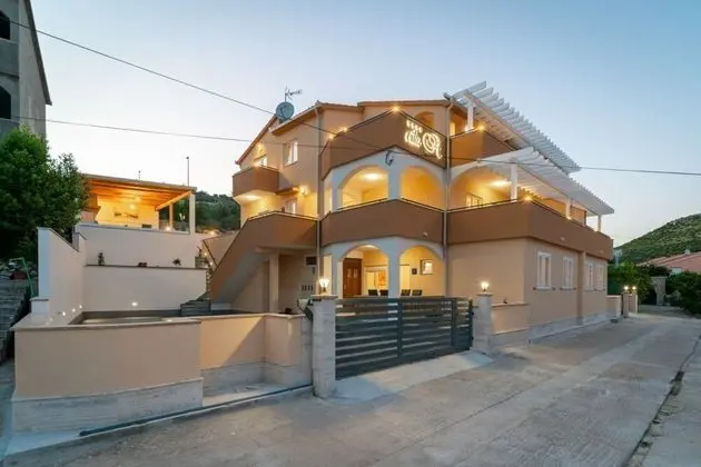 Apart Daire (Lux 3 - heated pool - A6(4+2))