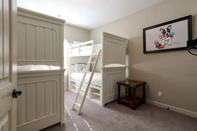 Daire (NO STAIRS! The LUX @ Stonebridge - Cl)