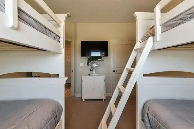 Daire (NO STAIRS! The LUX @ Stonebridge - Cl)
