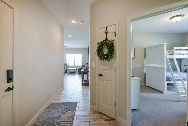 Daire (NO STAIRS! The LUX @ Stonebridge - Cl)