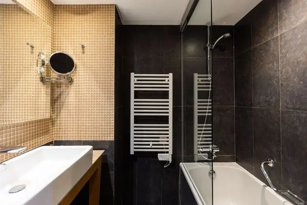 Tek Büyük Yataklı Oda, 1 Çift Kişilik Yatak, Balkon, Bahçe Manzaralı