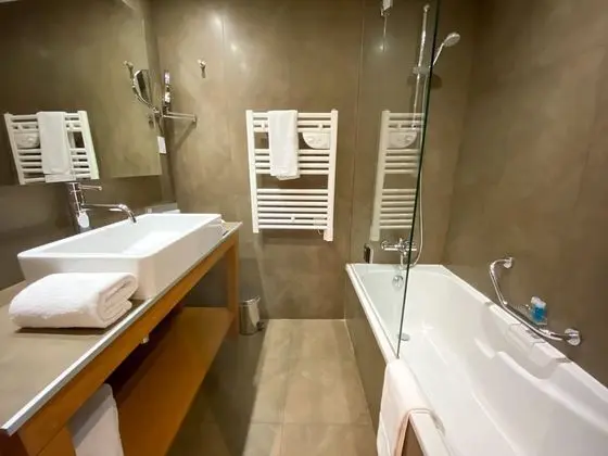 Tek Büyük Yataklı Oda, 1 Çift Kişilik Yatak, Balkon, Bahçe Manzaralı