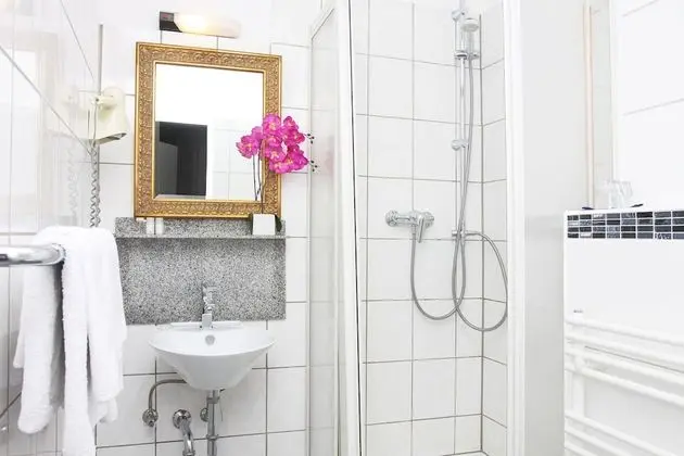 Üç Kişilik Oda, Özel Banyo