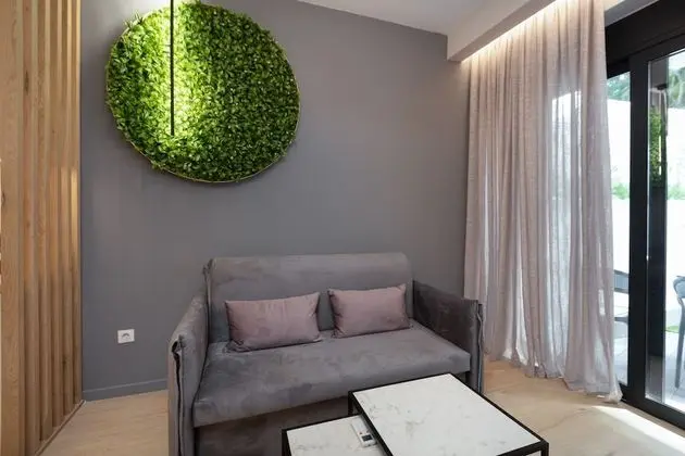 Suite with private garden and Hot Tub