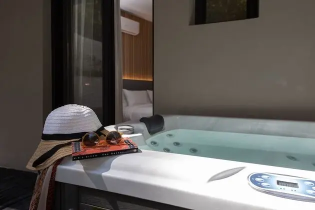 Suite with private garden and Hot Tub