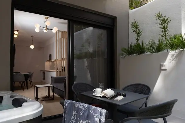 Suite with private garden and Hot Tub