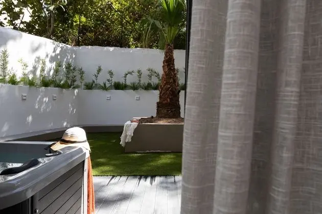 Suite with private garden and Hot Tub