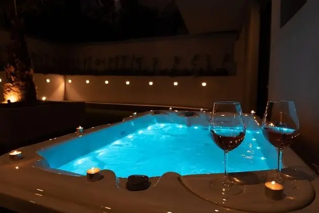 Suite with private garden and Hot Tub