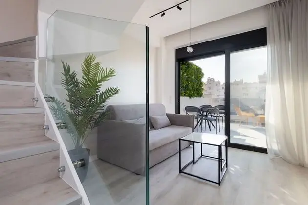1-Bedroom Maisonette Suite with Jacuzzi