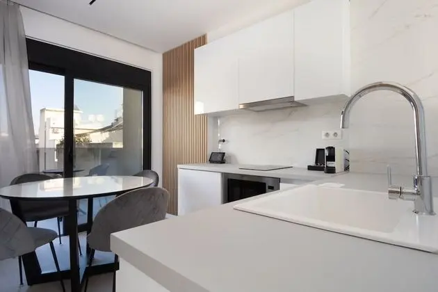 1-Bedroom Maisonette Suite with Jacuzzi