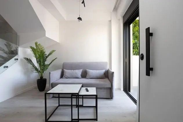 1-Bedroom Maisonette Suite with Jacuzzi