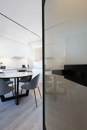 1-Bedroom Maisonette Suite with Jacuzzi