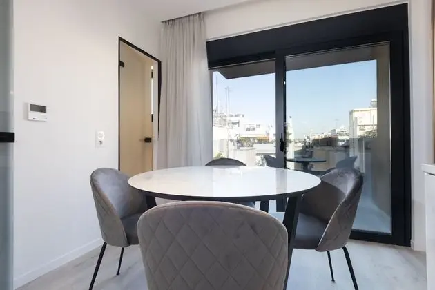 1-Bedroom Maisonette Suite with Jacuzzi