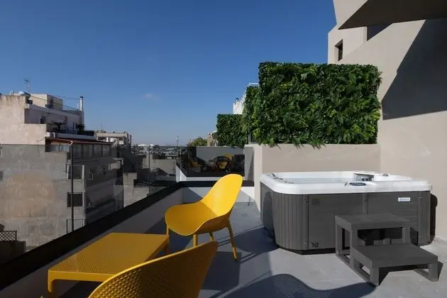 1-Bedroom Maisonette Suite with Jacuzzi