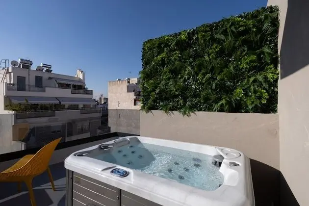1-Bedroom Maisonette Suite with Jacuzzi