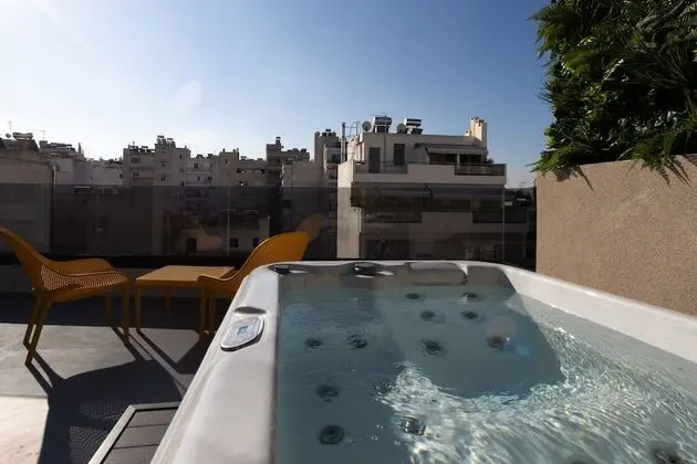 1-Bedroom Maisonette Suite with Jacuzzi