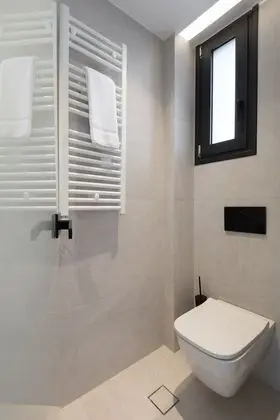 1-Bedroom Maisonette Suite with Jacuzzi