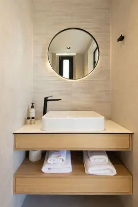 1-Bedroom Maisonette Suite with Jacuzzi