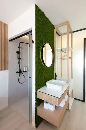 1-Bedroom Maisonette Suite with Jacuzzi