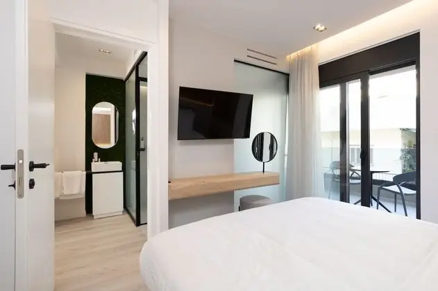 1-Bedroom Suite with Jacuzzi