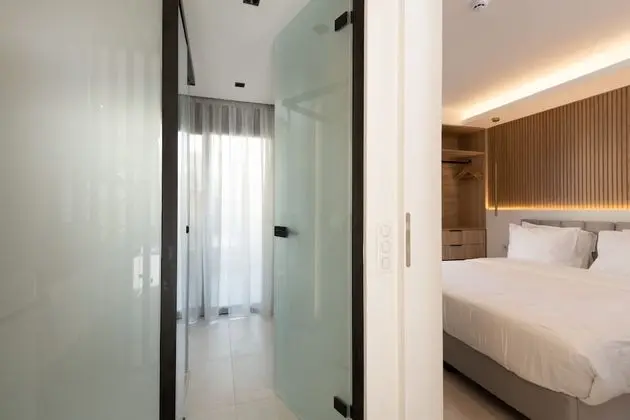 1-Bedroom Suite with Jacuzzi