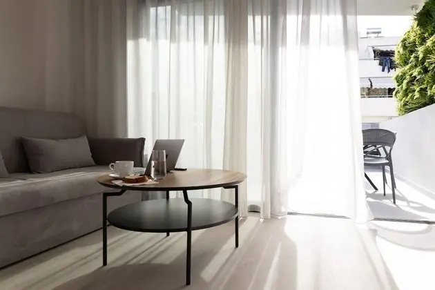 1-Bedroom Suite with Jacuzzi