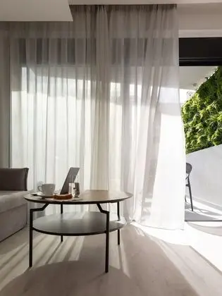 1-Bedroom Suite with Jacuzzi