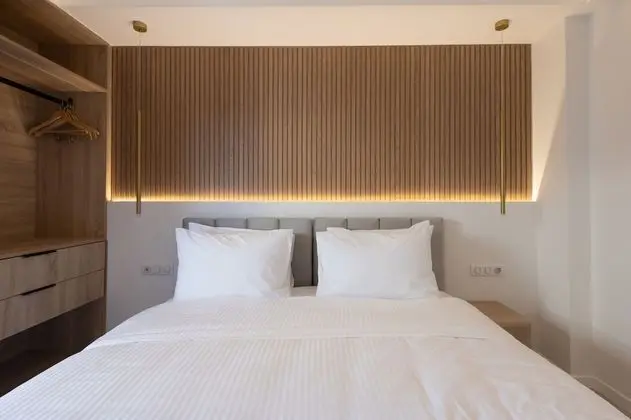 1-Bedroom Suite with Jacuzzi