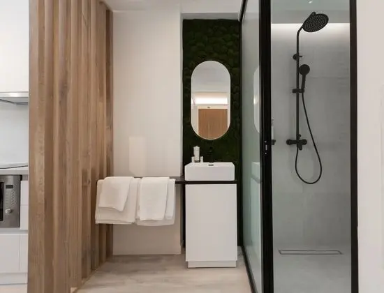 1-Bedroom Suite with Jacuzzi