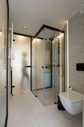 1-Bedroom Suite with Jacuzzi