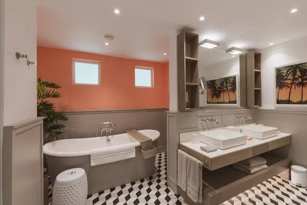 DELUXE ROOM (51 sqm)