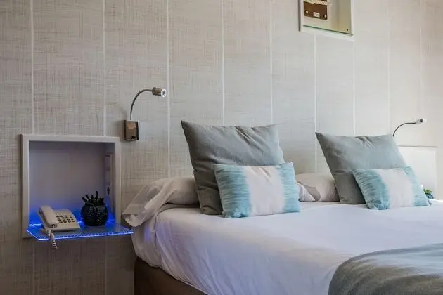 Tek Büyük Yataklı Oda, Balkon (Includes Rental Car)