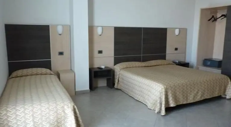 Standard Üç Kişilik Oda