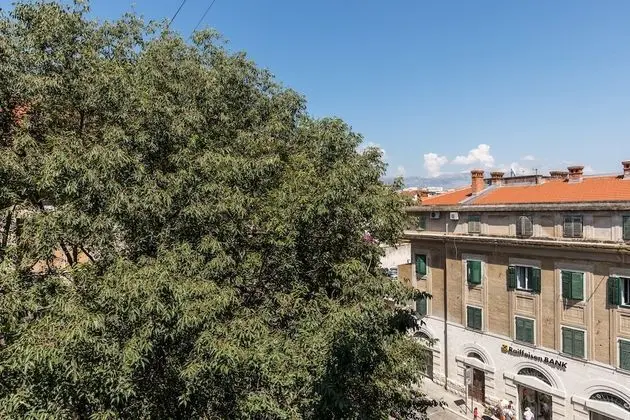 Luxury Apart Daire, Şehir Manzaralı