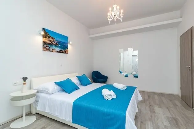 Deluxe Tek Büyük Yataklı Oda (Ground Floor)