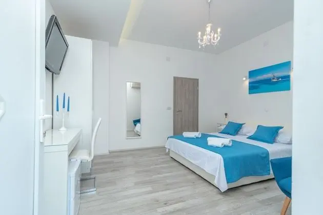 Deluxe Tek Büyük Yataklı Oda (Ground Floor)