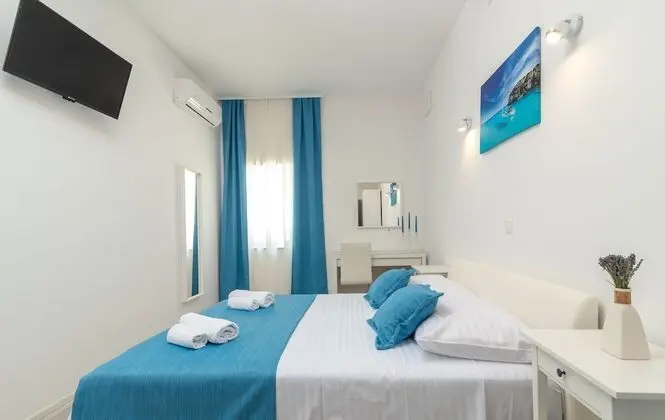 Deluxe Tek Büyük Yataklı Oda (Ground Floor)