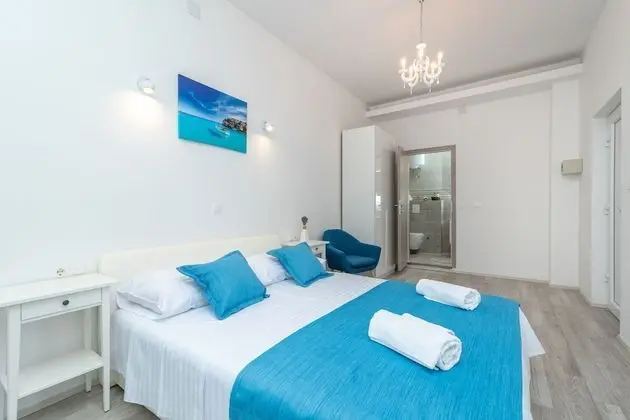 Deluxe Tek Büyük Yataklı Oda (Ground Floor)