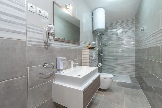 Deluxe Tek Büyük Yataklı Oda (Ground Floor)