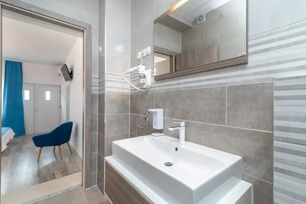 Deluxe Tek Büyük Yataklı Oda (Ground Floor)