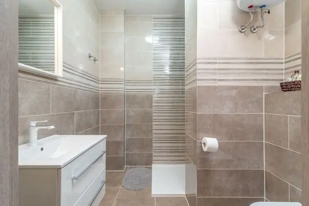 Deluxe Tek Büyük Yataklı Oda (Ground Floor)