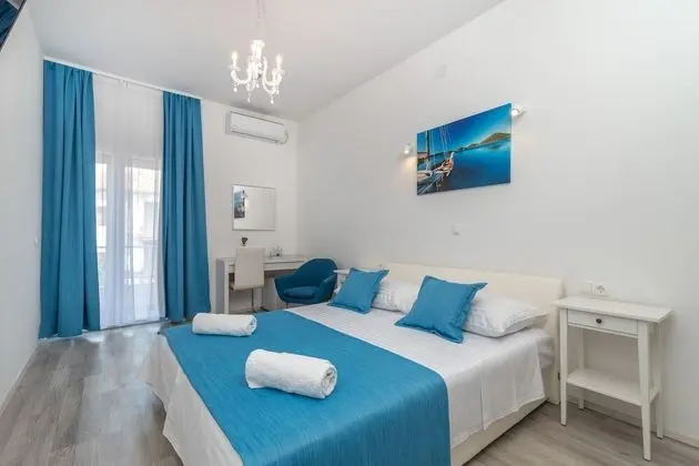 Deluxe Tek Büyük Yataklı Oda (Rooms 3, 6, 7, First Floor)