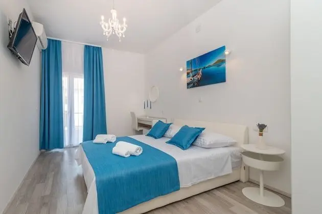 Deluxe Tek Büyük Yataklı Oda (Rooms 3, 6, 7, First Floor)