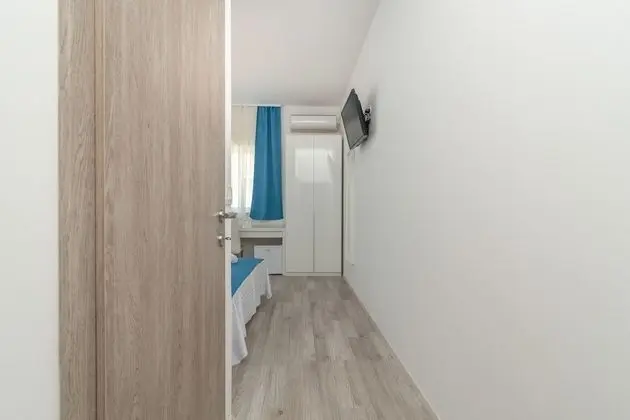 Deluxe Tek Büyük Yataklı Oda (Rooms 3, 6, 7, First Floor)