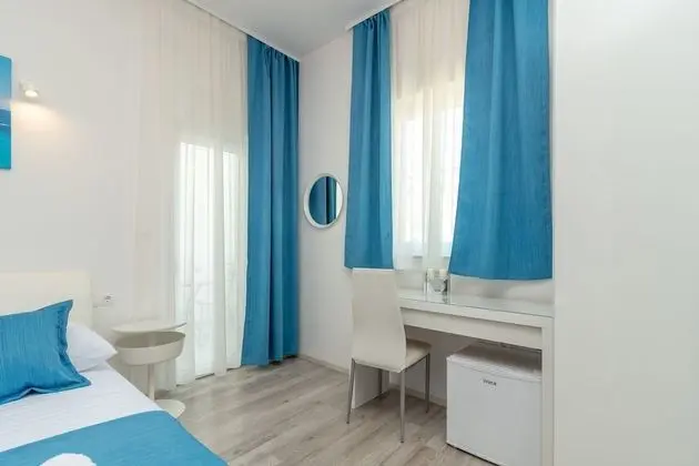 Deluxe Tek Büyük Yataklı Oda (Rooms 3, 6, 7, First Floor)