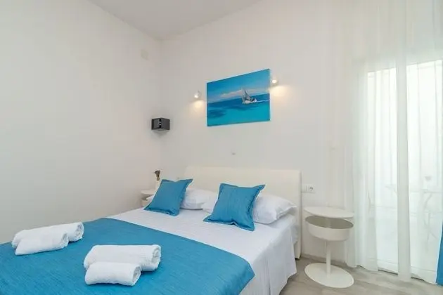 Deluxe Tek Büyük Yataklı Oda (Rooms 3, 6, 7, First Floor)