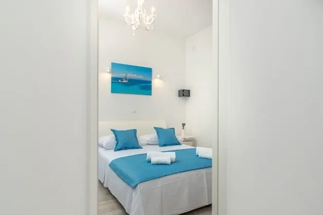 Deluxe Tek Büyük Yataklı Oda (Rooms 3, 6, 7, First Floor)